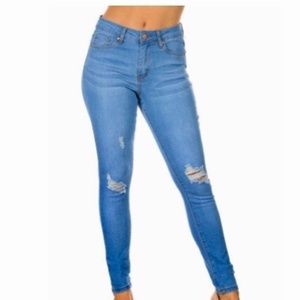 Distressed skinny jeans